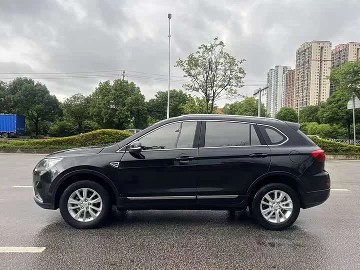 BAIC S6
