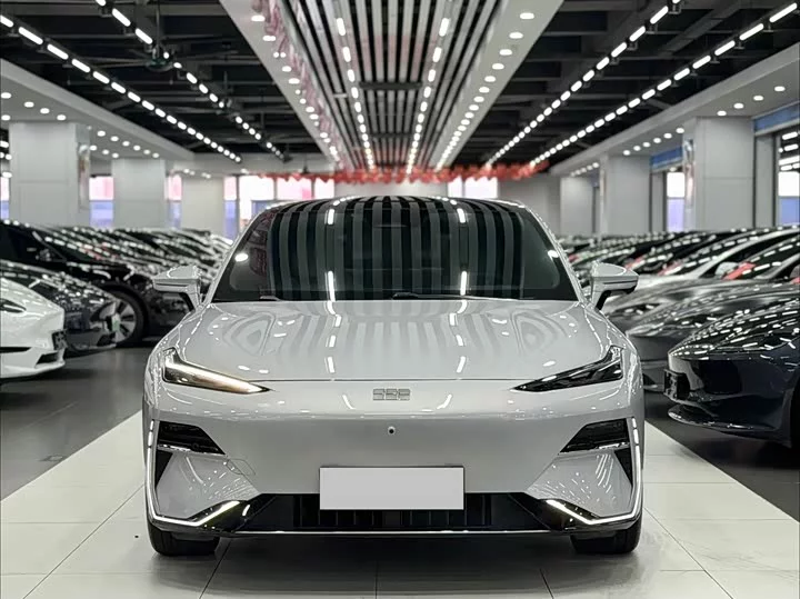 Geely Galaxy E8