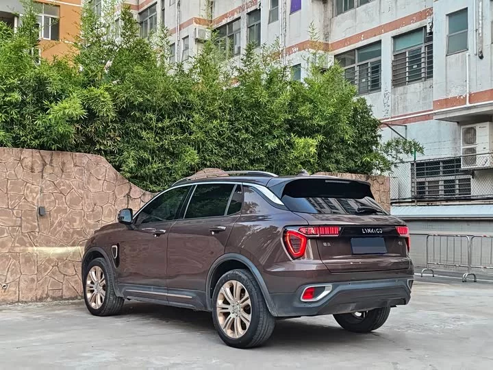 Lynk & Co 01