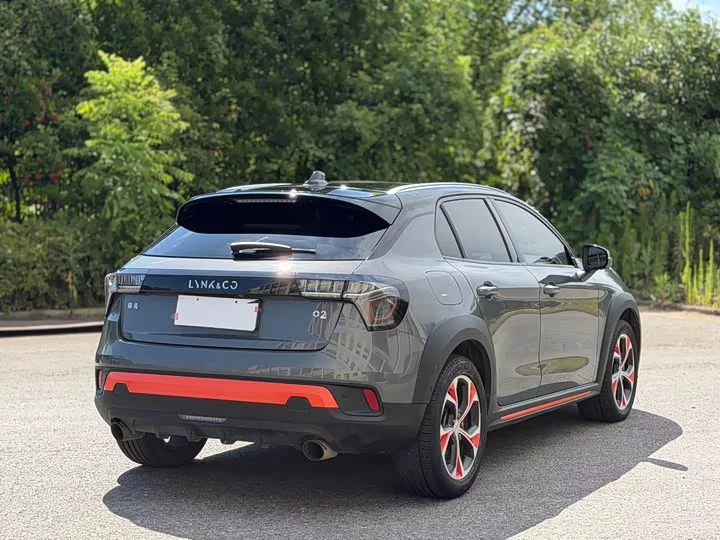 Lynk & Co 02