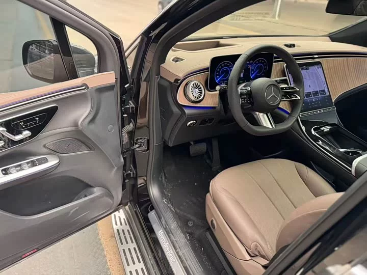 Mercedes-Benz EQE SUV