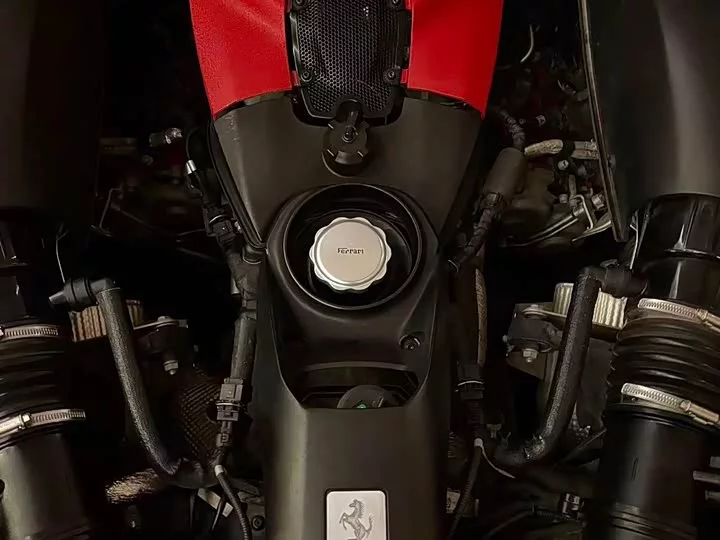 ferrari F8