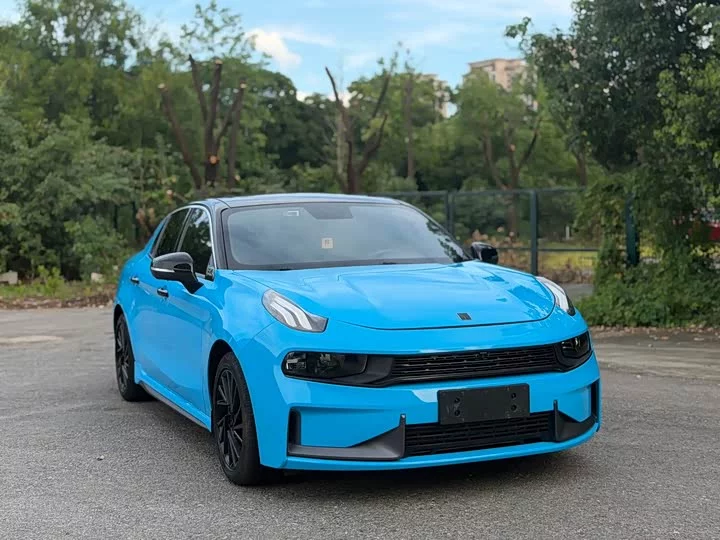Lynk & Co 03