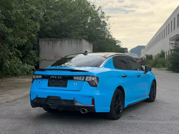 Lynk & Co 03