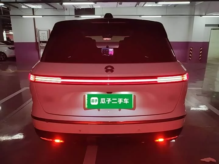 NIO ES8