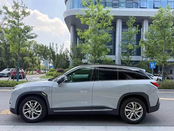 NIO ES6