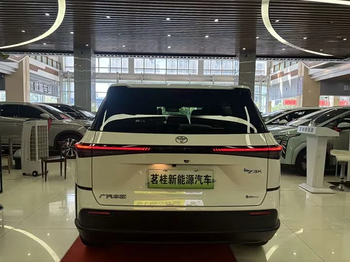 Toyota Bozhi 3X