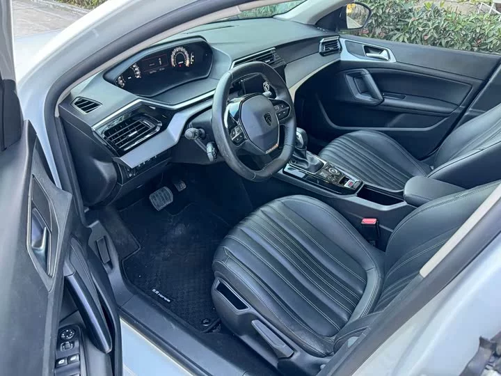 Peugeot 408
