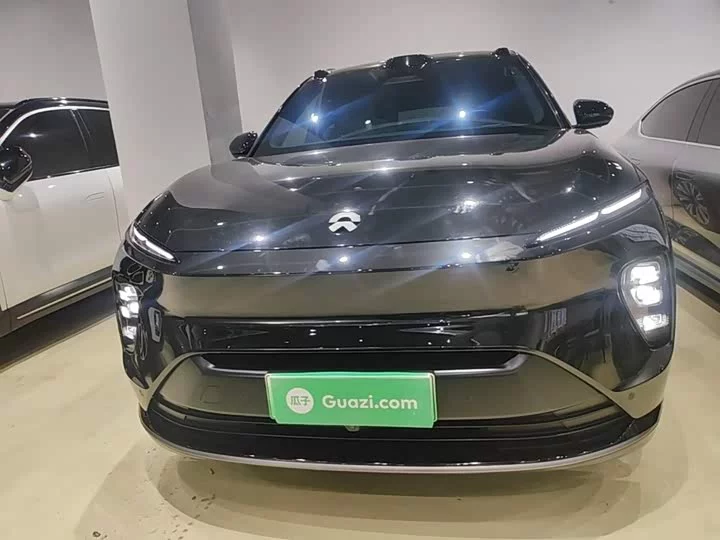 NIO ES8