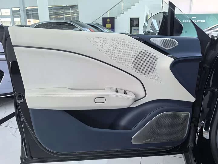 ZEEKR 007