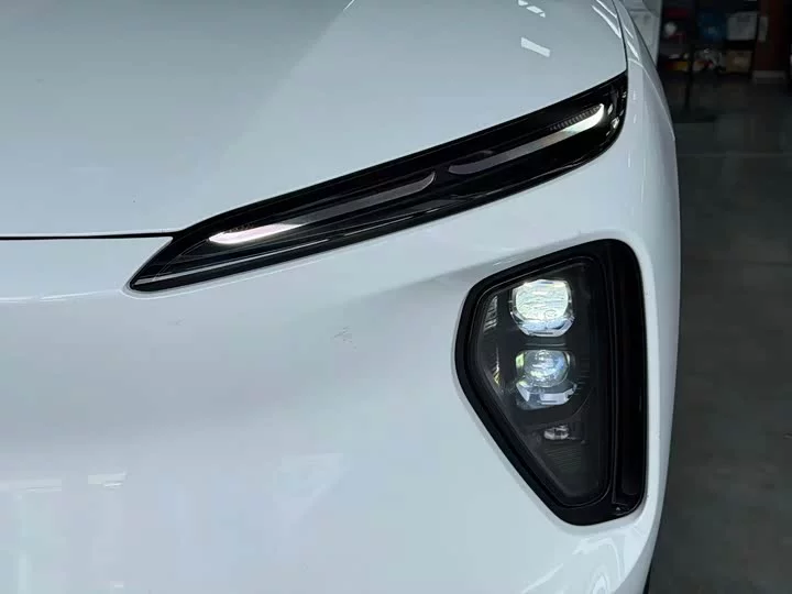 NIO ES6
