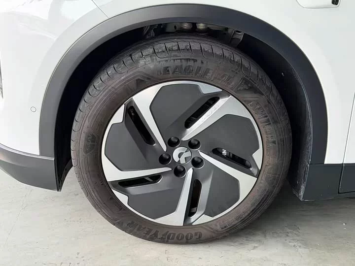 NIO ES6