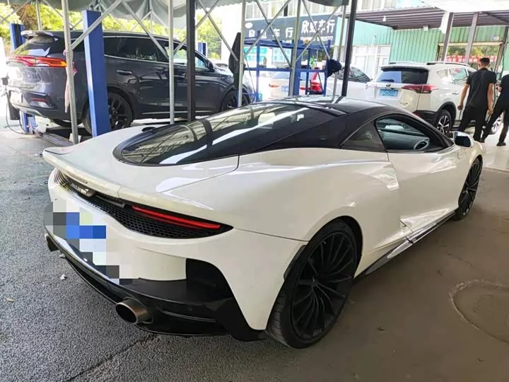 McLaren GT