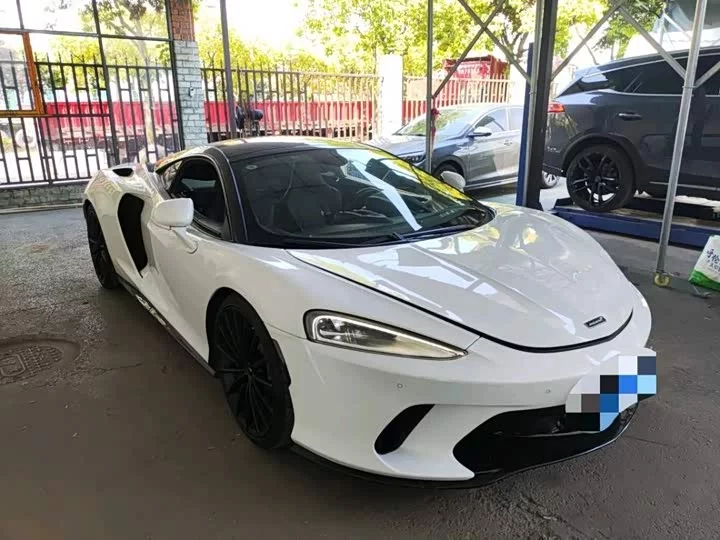 McLaren GT