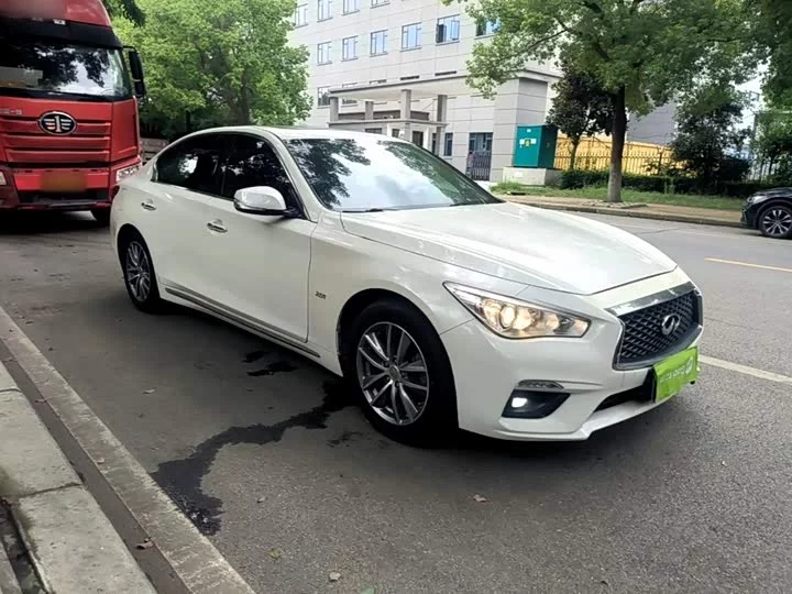 Infiniti Q50L