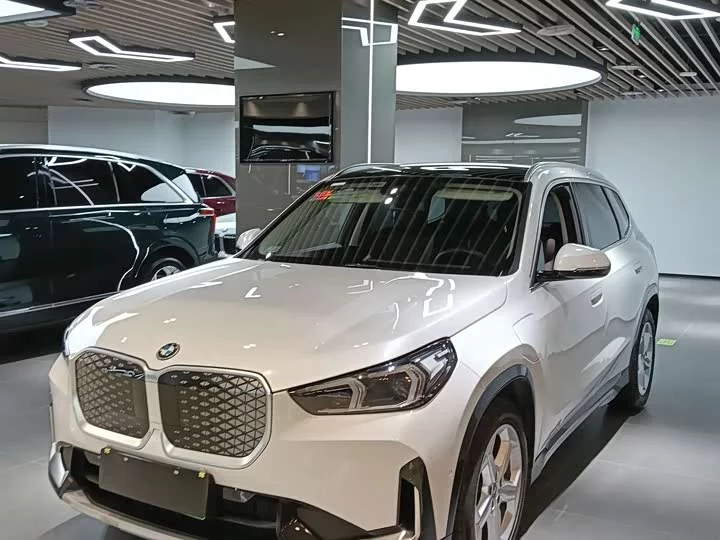 BMW iX1