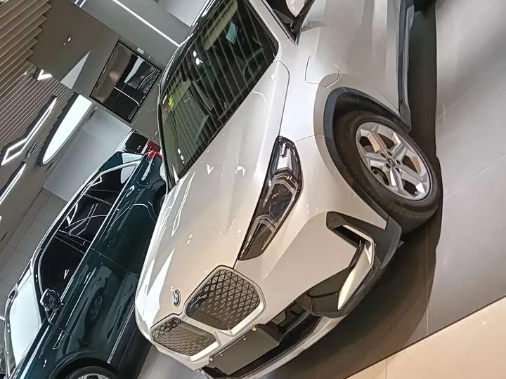 BMW iX1