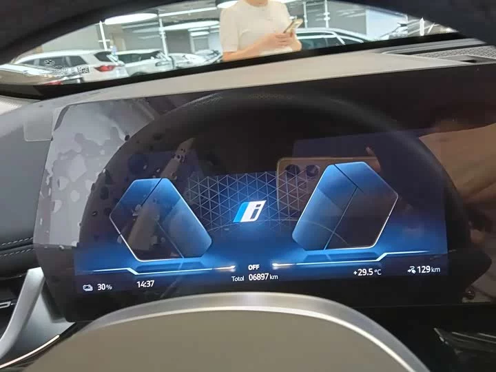 BMW iX1