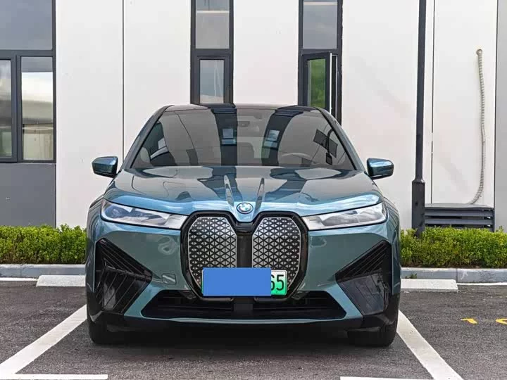 BMW iX