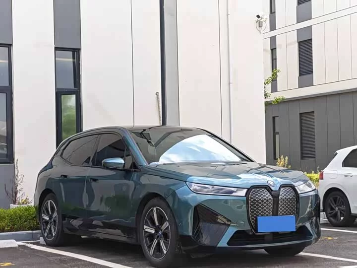 BMW iX