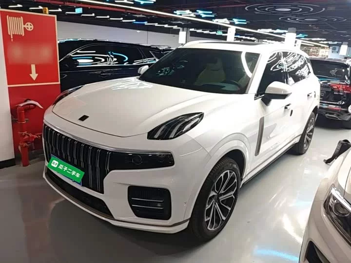 Lynk & Co 09