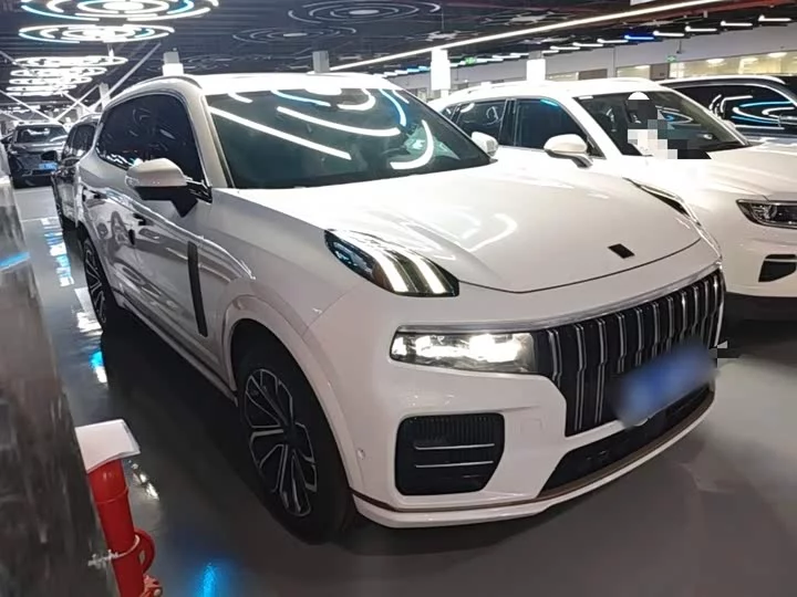 Lynk & Co 09