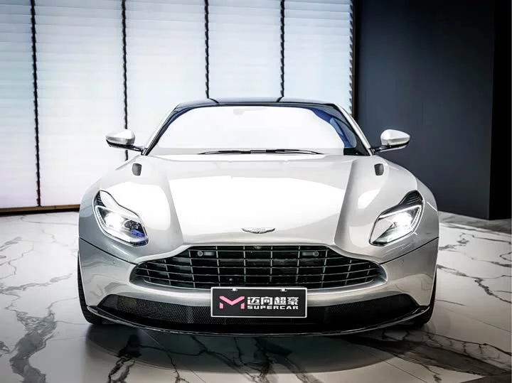 Aston Martin DB11