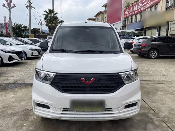 Wuling Hongguang V