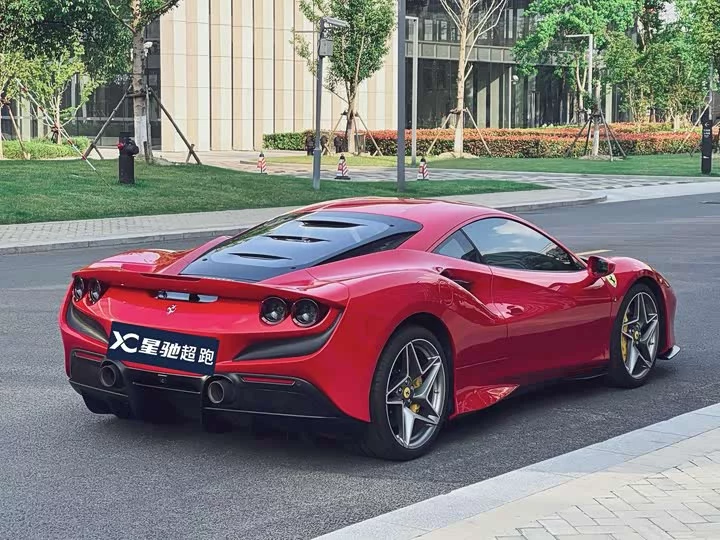 ferrari F8
