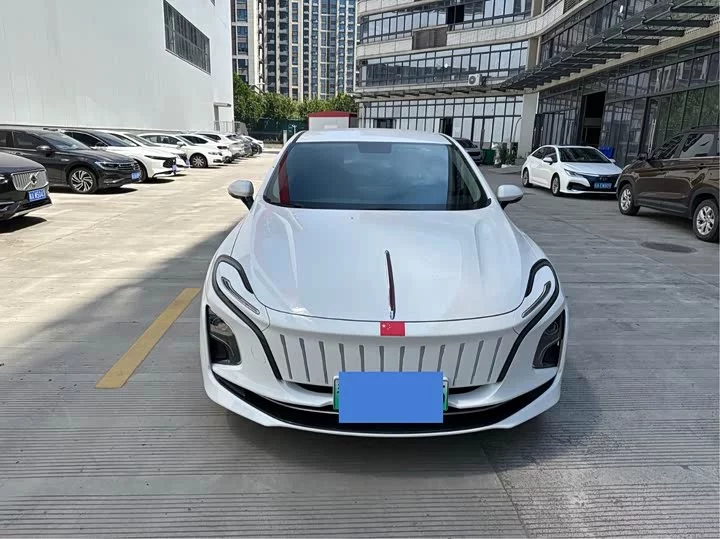 Hongqi E-QM5