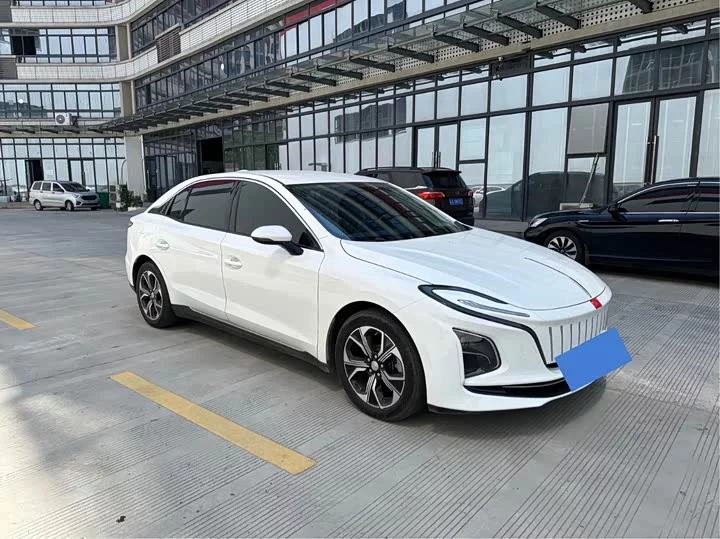 Hongqi E-QM5