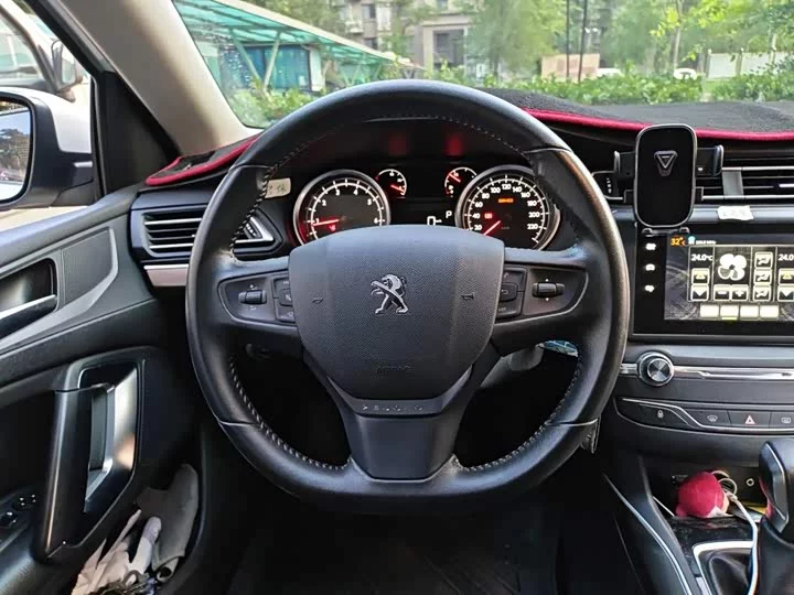 Peugeot 408