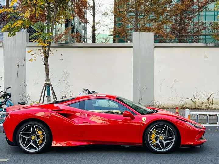 ferrari F8