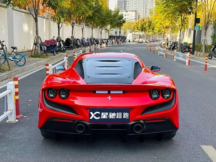 ferrari F8