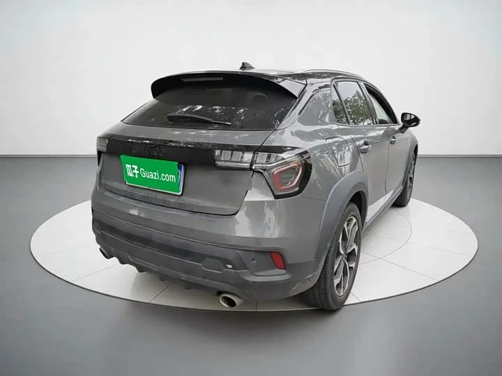 Lynk & Co 02