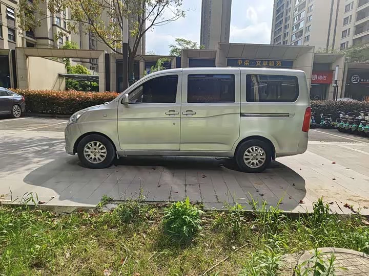 Wuling Rongguang V