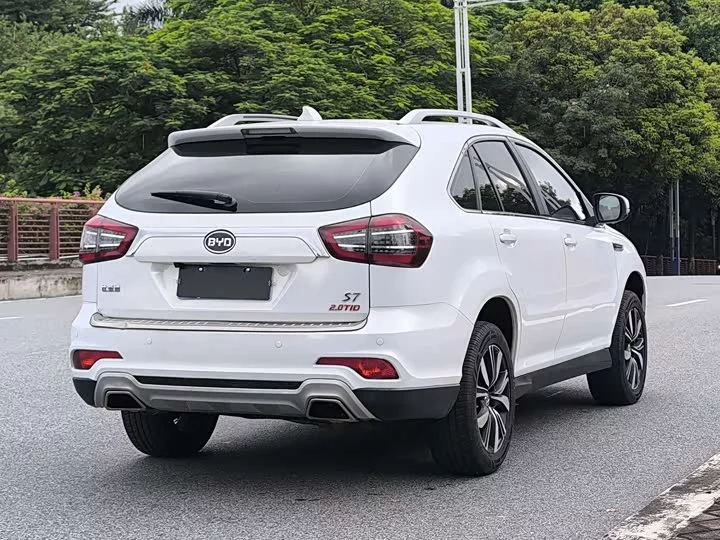 BYD S7