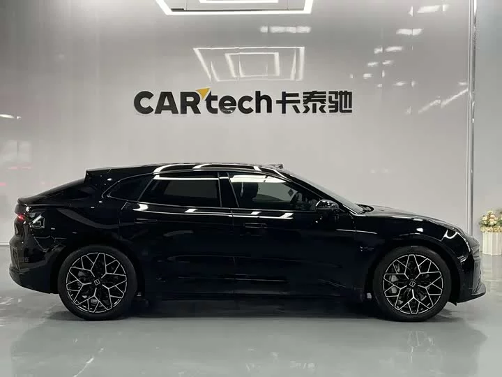 ZEEKR 001