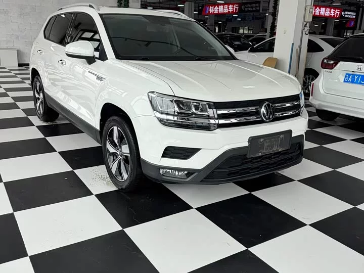 Volkswagen Tharu