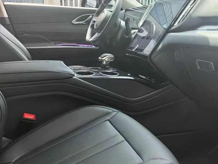 Hongqi HS3 PHEV