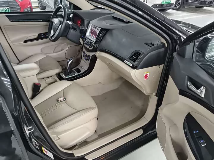 BYD e5