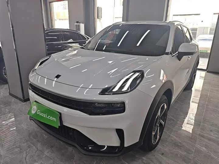 Lynk & Co 06