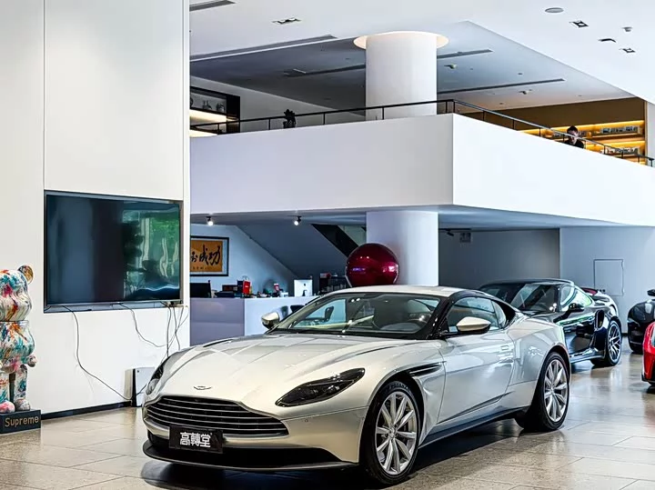 Aston Martin DB11