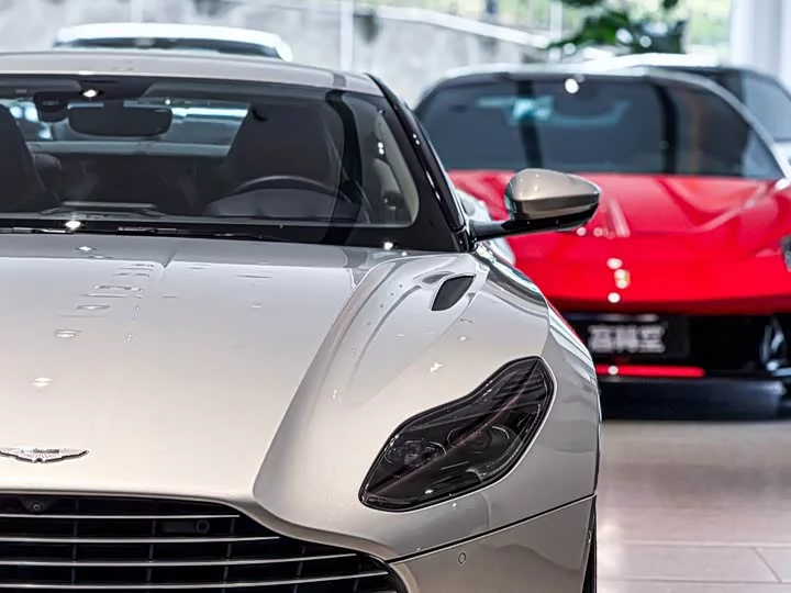 Aston Martin DB11