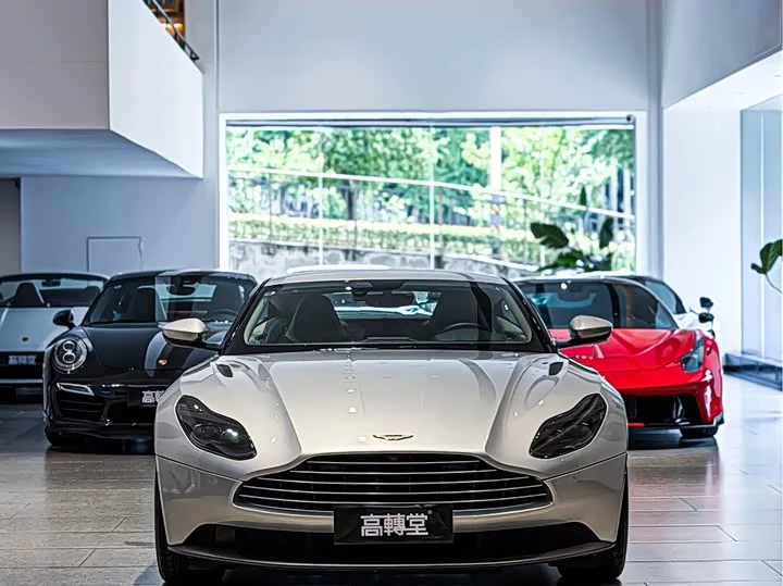 Aston Martin DB11