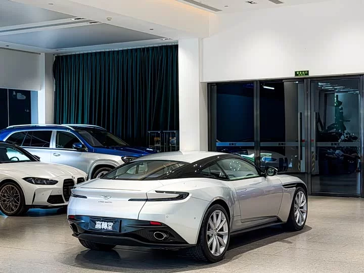 Aston Martin DB11