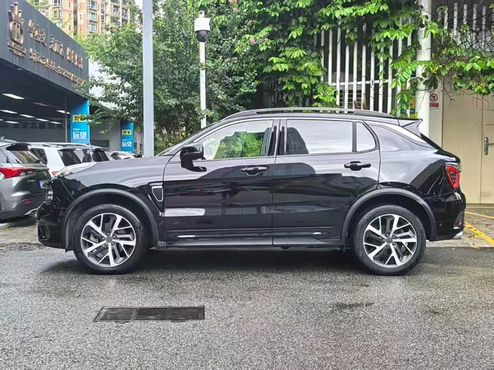 Lynk & Co 01