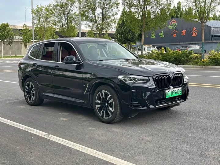 BMW iX3