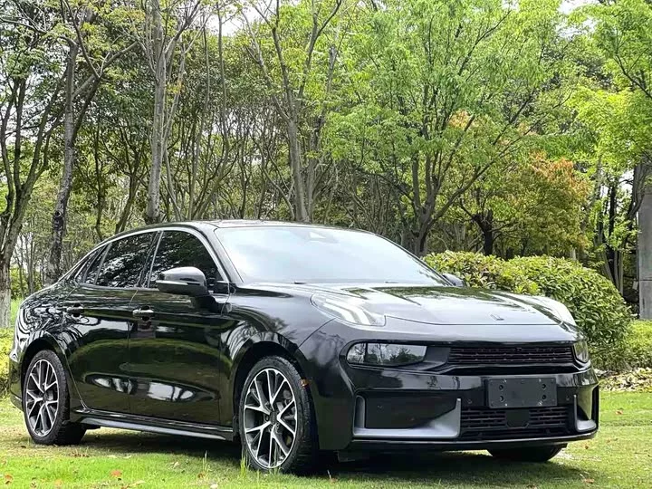 Lynk & Co 03