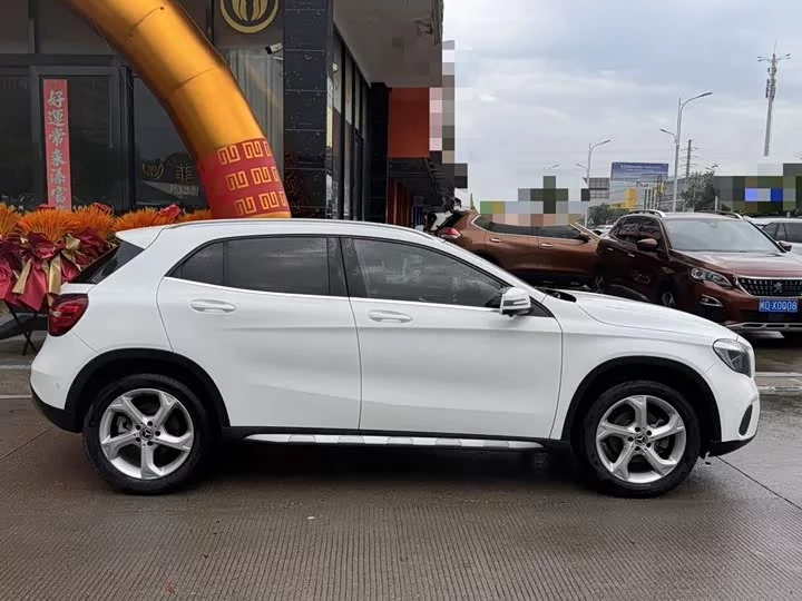 Mercedes-Benz GLA